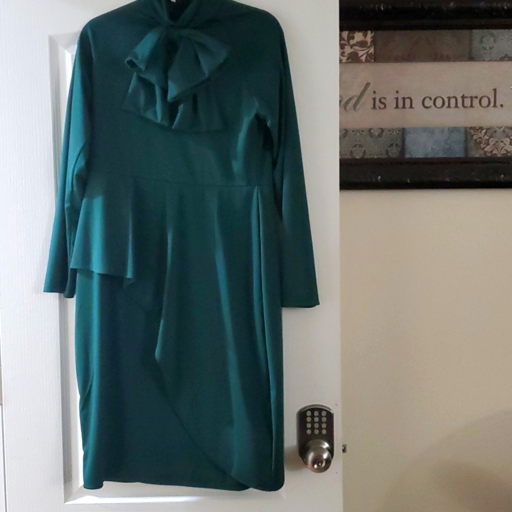Great for work Green large dress with a bow tie